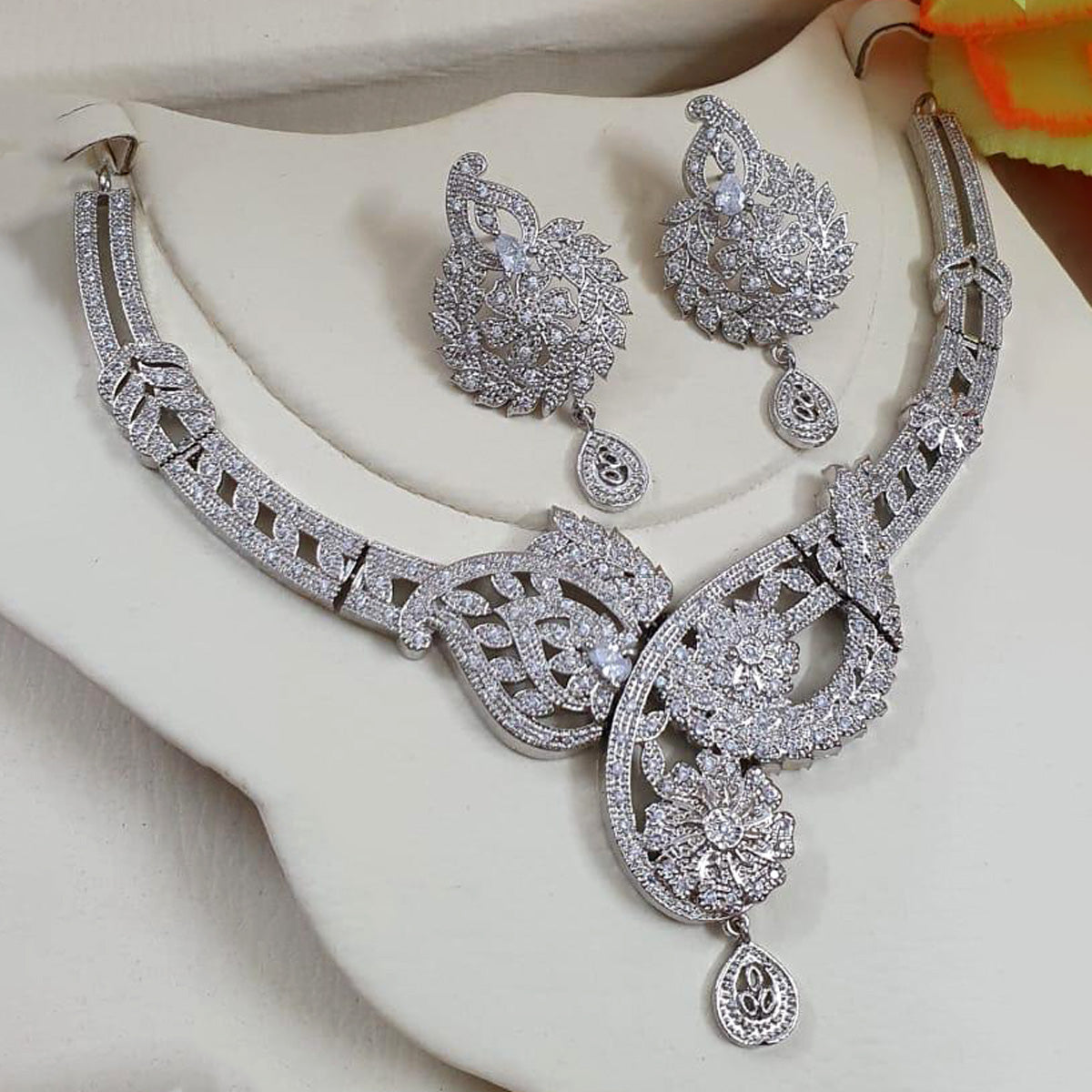 Trend Setter Silver Modern Necklace - Image 3